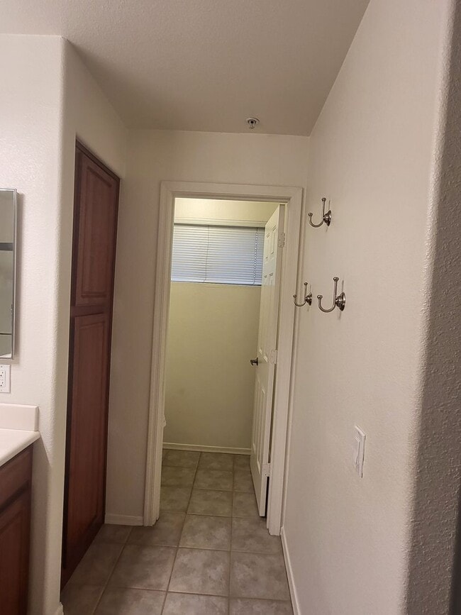 Building Photo - Unfurnished Resort Like Condo available No...
