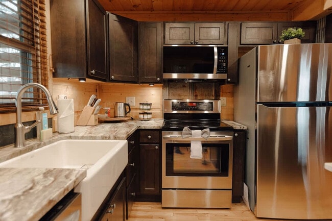 Building Photo - 521 Baywood Dr