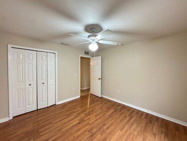 Building Photo - $300 OFF A MONTH OF RENT! Lovely, Spacious 2 Bedroom, 2 Bathroom Home in Sebring!!
