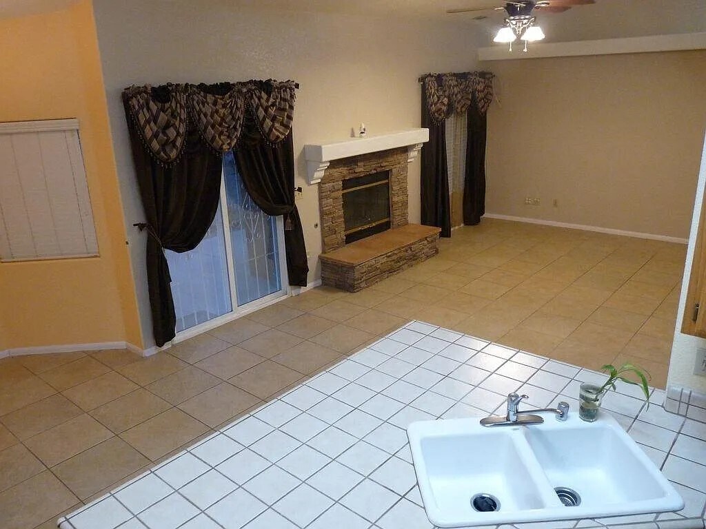 Building Photo - 16420 Los Cedros Rd