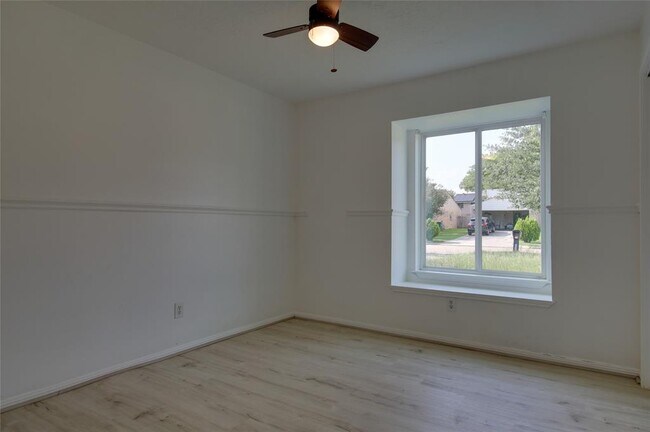 Building Photo - 15803 Pryor Dr