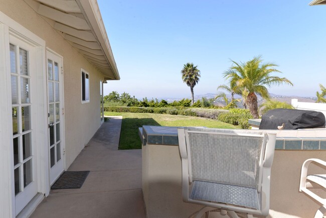 Building Photo - Beautiful Single Level Ocean View Home