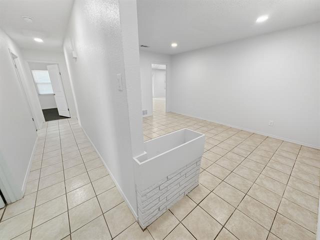 Building Photo - 2120 Vickie Dr