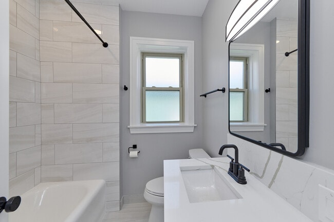 Building Photo - 5439 N Campbell Ave