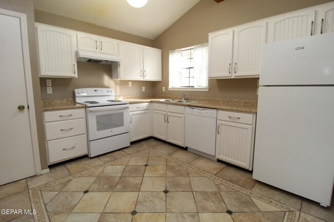 Building Photo - 3205 Fierro Dr