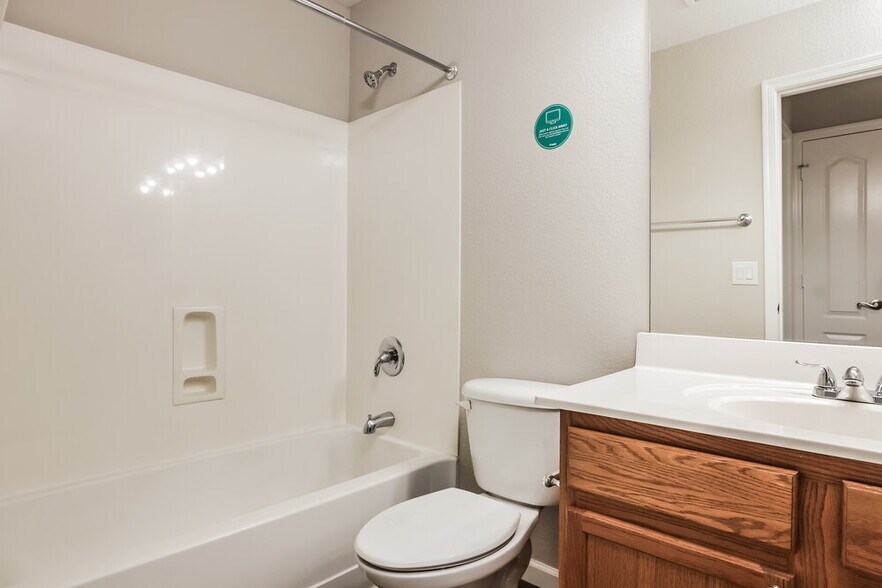 Building Photo - 2505 W Red Fox Rd