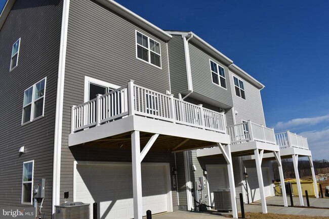 Building Photo - 216 Swan Fld Ave