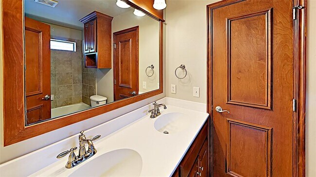 Building Photo - 1725 NW 185th St