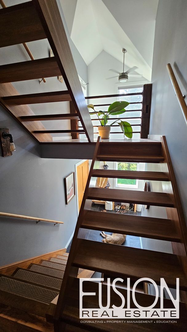 Building Photo - Contemporary 3 bed/2.5 bath on 10 Private Acres with Deeded Lake Access down the Road!