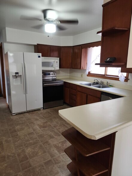 Kitchen - 3 Tiffany Ln