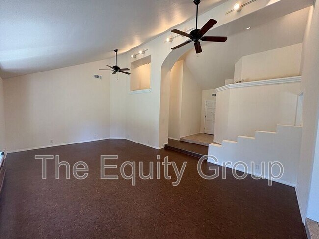 Building Photo - 519 N Aspen St