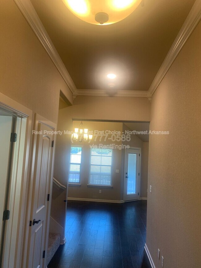 Building Photo - 1630 Abbey Ln