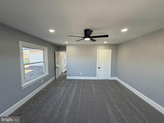 Building Photo - 124 W Butler Pike