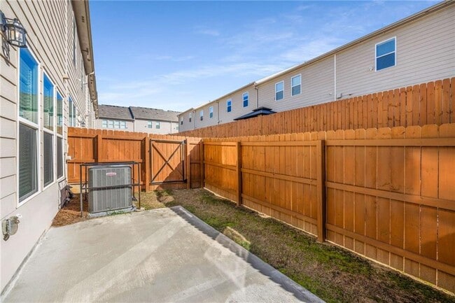 Building Photo - 7673 Squire Ct