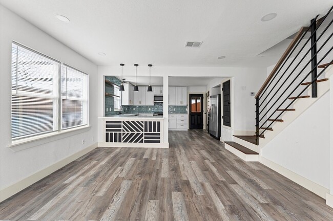 Building Photo - 2105 Sheridan St