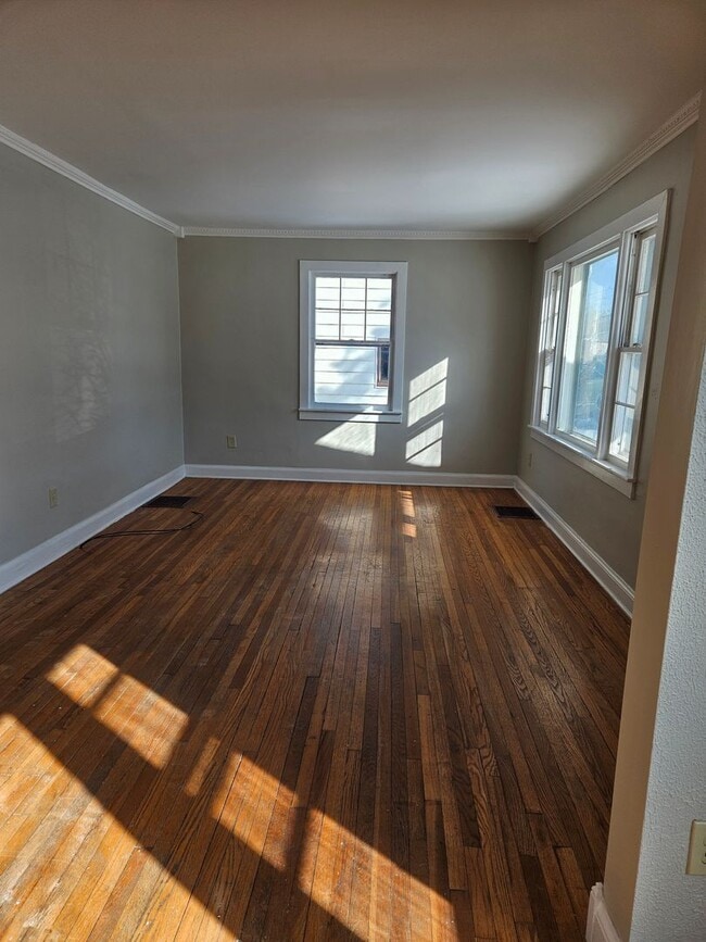 Building Photo - Large Cape Cod