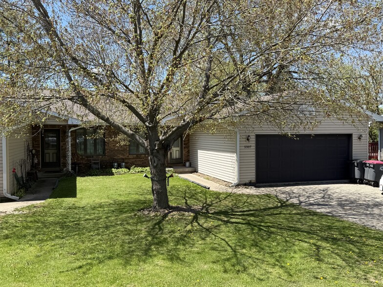 Primary Photo - 5507 S Kennedy Dr