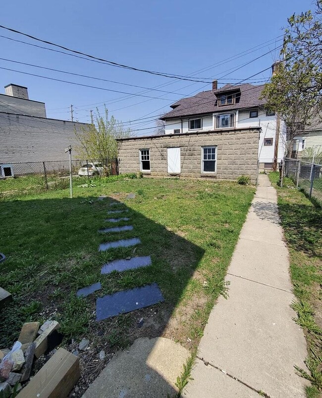 Building Photo - 526 E Burleigh St