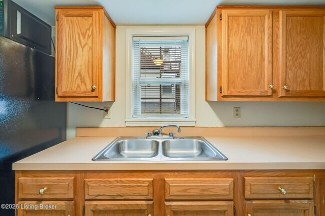 Building Photo - 1612 Ellwood Ave