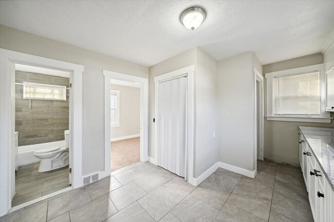 Building Photo - Cute 2 Bed 1 Bath Remodeled Home W/basemen...