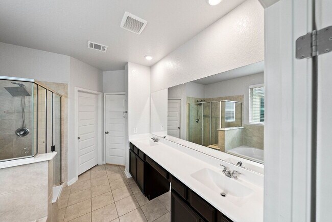 Building Photo - Greenbelt, Second En Suite, Media and Game...