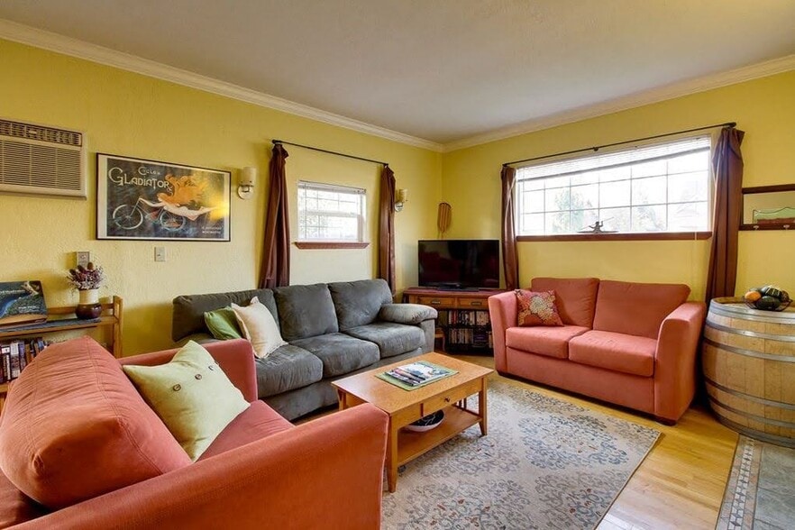 Building Photo - 1128 Hobson St