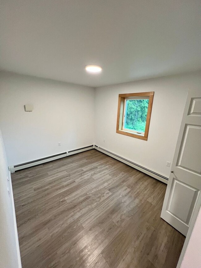 Building Photo - 3 Bedroom home for rent / Water holding ta...