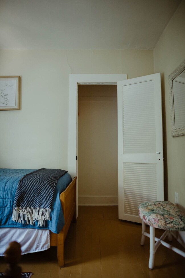 Building Photo - 108 W 6th St