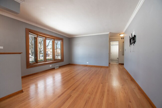 Building Photo - 131 S Lodge Ln