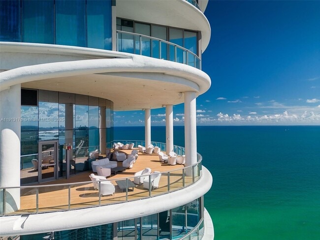 Building Photo - 15701 Collins Ave