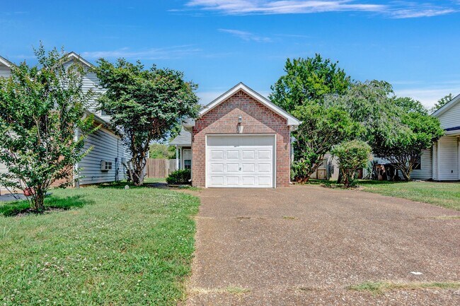 Building Photo - Move-In Ready 3B/2B Nashville Home!