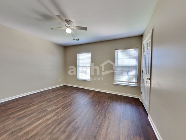 Building Photo - 405 Crystal Oaks Ln