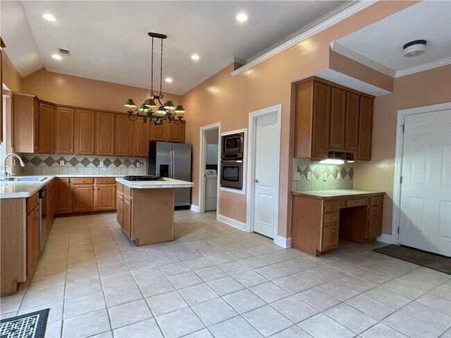 Building Photo - 245 Gladeside Path