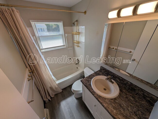 Building Photo - Updated Vermilion Ranch with Full Basement