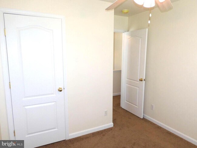 Building Photo - 8566 Kingsway Dr