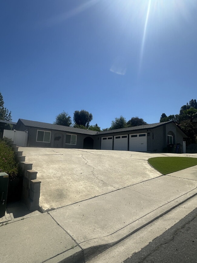 Building Photo - $5,250 - 4 Bed / 3 Bath Remodeled House in El Cajon