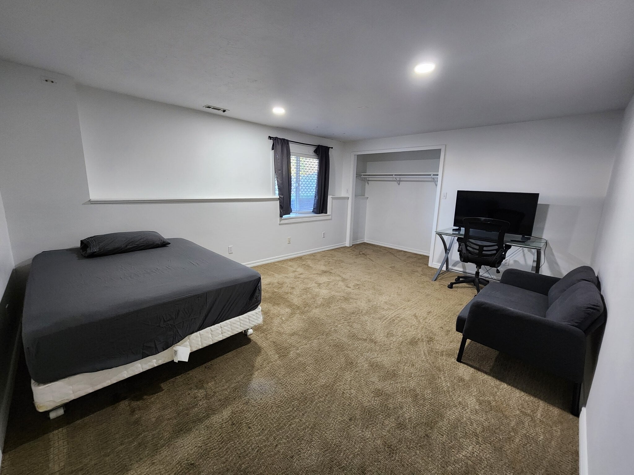 Building Photo - 8543 Poison Oak Dr
