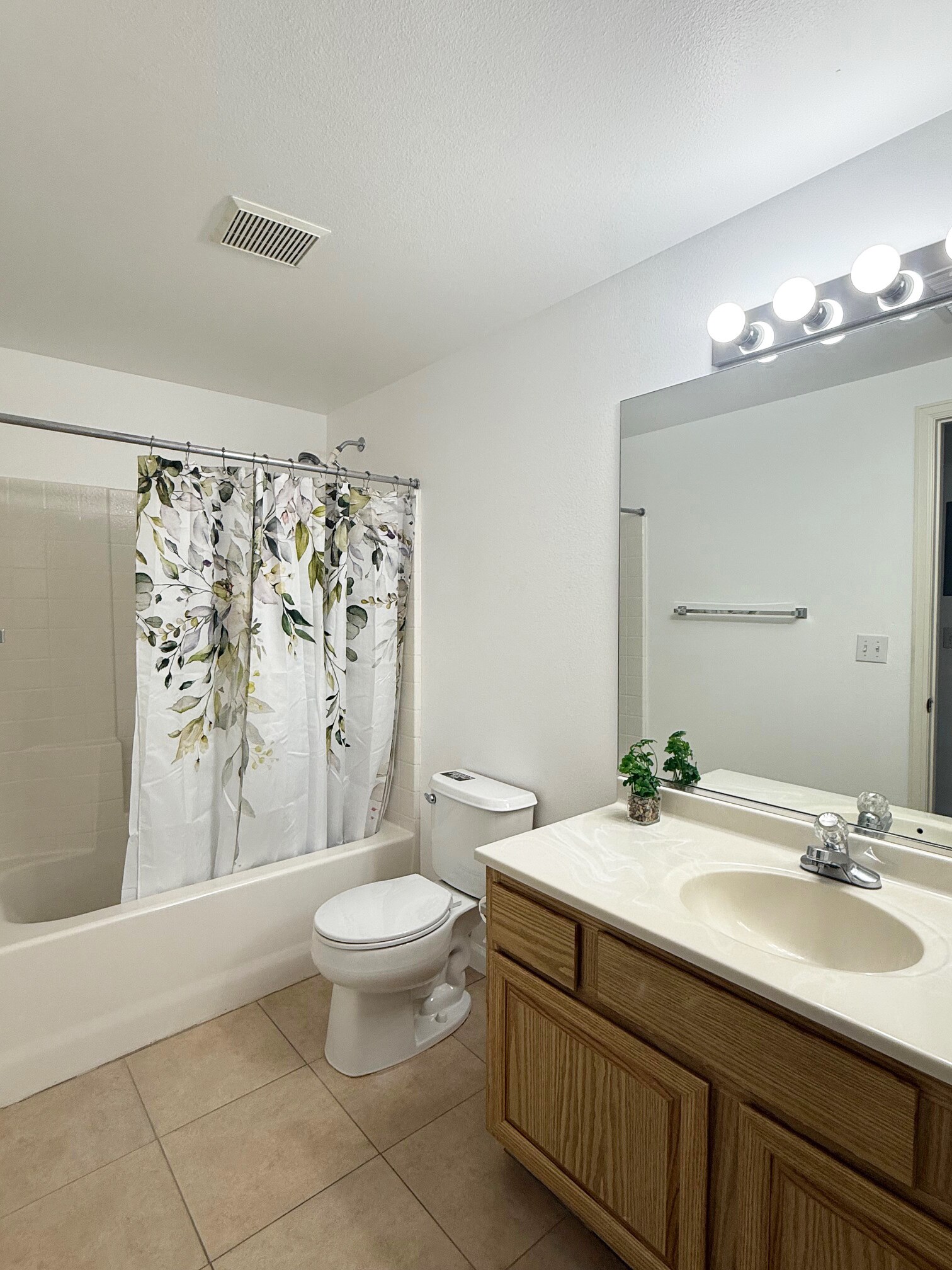 Bathroom 1 - 1158 Opal St