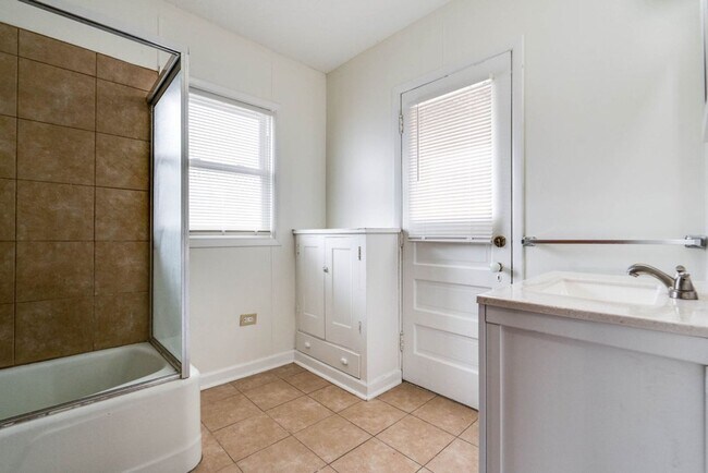 Building Photo - Charming University Heights Single Family ...