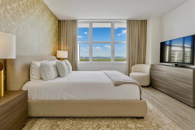 Building Photo - 5601 Collins Ave
