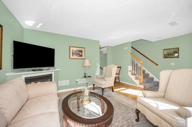 Building Photo - 262 Littleton Rd