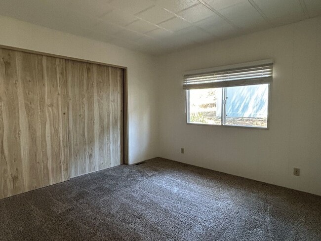 Building Photo - 373 Lodgeview Dr