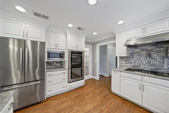 Building Photo - 138 Barnes Rd