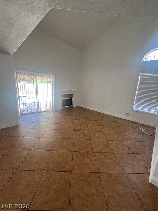 Building Photo - 1137 Pleasant Brook St