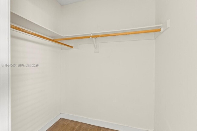 Building Photo - 6121 SW 40th Ct