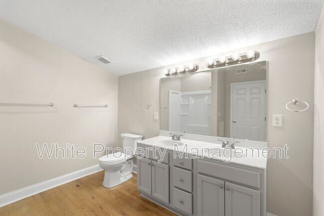 Building Photo - 403 Rich St