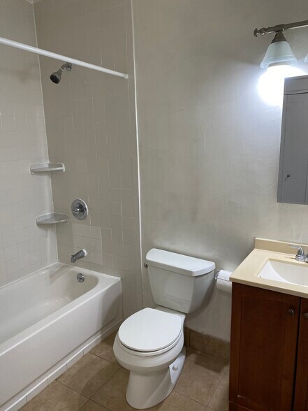 Building Photo - 45 River Dr S