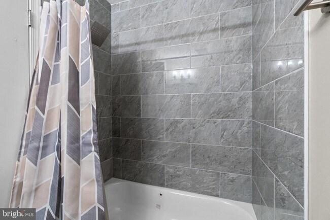 Building Photo - 18302 Streamside Dr