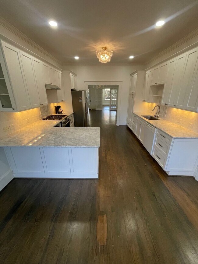 Building Photo - 4 Bd 3 Ba House