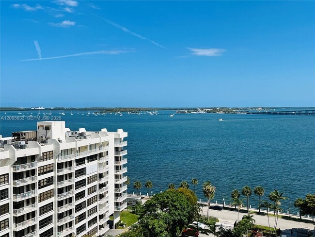 Building Photo - 1450 Brickell Bay Dr